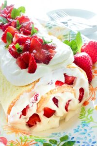 easy strawberry cake roll